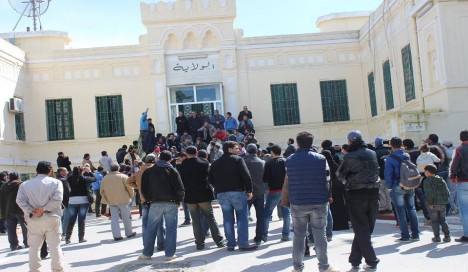 اقتحام مقر ولاية القصرين